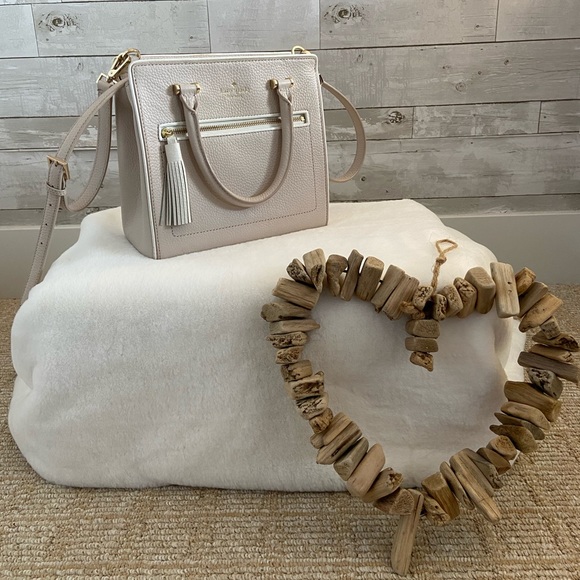 kate spade Handbags - 💕Kate Spade Cream and White Purse 💕